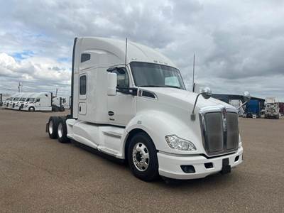 Kenworth T680 Sleeper Semi Truck - Cummins 450HP
