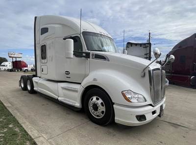 Kenworth T680 Sleeper Semi Truck - Cummins 450HP