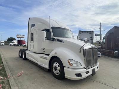 Kenworth T680 Sleeper Semi Truck - Cummins 450HP