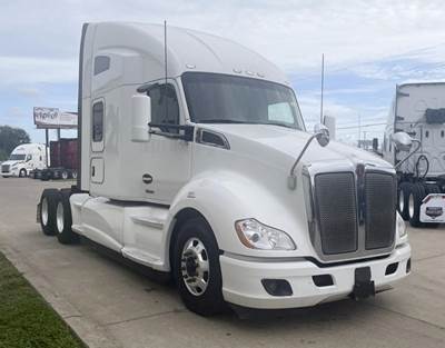 Kenworth T680 Sleeper Semi Truck - Cummins 450HP