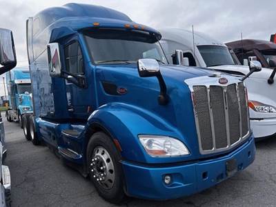 Peterbilt 579 Sleeper Semi Truck