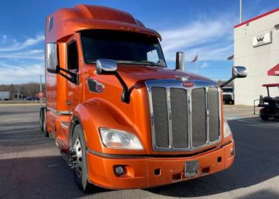 Peterbilt 579 Sleeper Semi Truck - Paccar