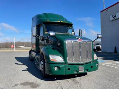 Peterbilt 579 Sleeper Semi Truck - Paccar