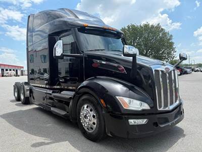 Peterbilt 579 Sleeper Semi Truck - Paccar 455HP