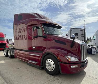 Peterbilt 579 Sleeper Semi Truck - Cummins 450HP