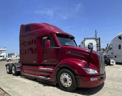 Peterbilt 579 Sleeper Semi Truck - Cummins
