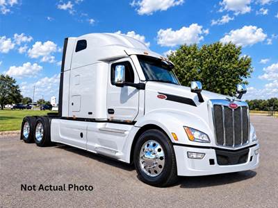 Peterbilt 579 Sleeper Semi Truck - Paccar 455HP