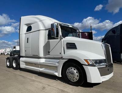 Western Star 5700 Sleeper Semi Truck - Detroit 505HP