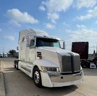 Western Star 5700 Sleeper Semi Truck - Detroit 505HP
