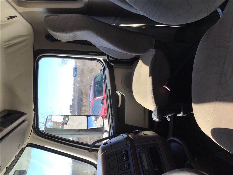 2012 Volvo VNL300 Tandem Axle Day Cab Truck - VED13/425, 425HP, 10