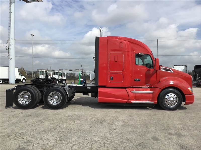 2017 Kenworth T680 Sleeper Semi Truck - 52" Mid Roof Sleeper, Paccar