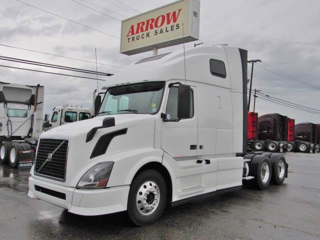 2014 Volvo VNL670 Sleeper Semi Truck Cummins ISX 400 400HP 10 Speed Manual