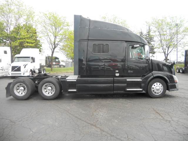 2015 Volvo VNL730 Sleeper Semi Truck Cummins ISX 400 400HP 10 Speed Manual