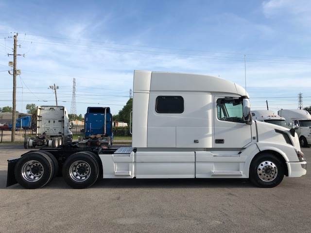 2017 Volvo VNL730 Sleeper Semi Truck - VED13/455, 455HP, 12 Speed