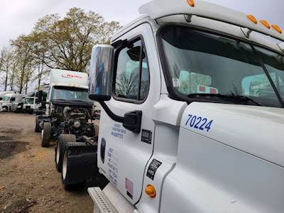 Freightliner Cascadia 125 Cab Assembly