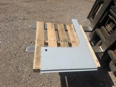 Peterbilt UNIVERSAL Exterior Truck Part