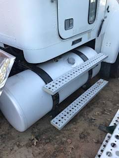 Freightliner FLD120 Classic Right Fuel Tank for a 2007 Freightliner Classic 120