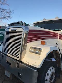 Freightliner FLD120 Classic Hood for a 2007 Freightliner Classic 120
