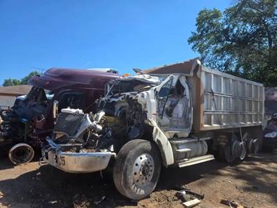 Ford LT9522 Louisville 122 Salvage Truck