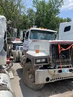 Ford LTL9000 Salvage Truck