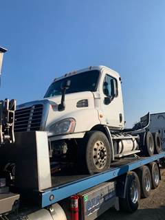 Freightliner Cascadia 113 Salvage Truck