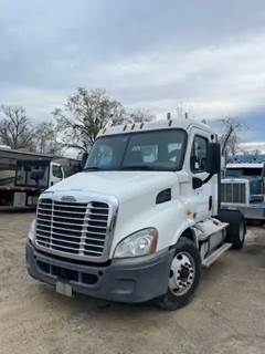 Freightliner Cascadia 113 Salvage Truck