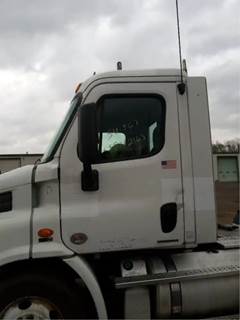 Freightliner Cascadia 113 Salvage Truck