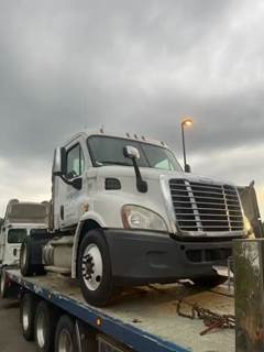 Freightliner Cascadia 113 Salvage Truck