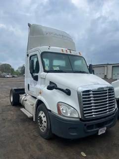 Freightliner Cascadia 113 Salvage Truck