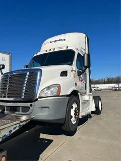 Freightliner Cascadia 113 Salvage Truck