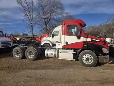 Freightliner Cascadia 113 Salvage Truck