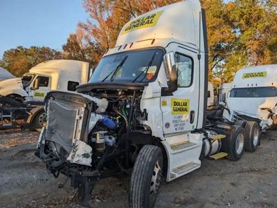 Freightliner Cascadia 116 Salvage Truck
