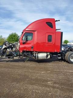 Freightliner Cascadia 125 Salvage Truck