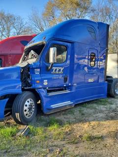 Freightliner Cascadia 125 Salvage Truck