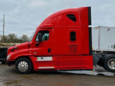 Freightliner Cascadia 125 Salvage Truck