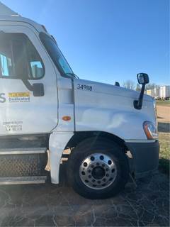 Freightliner Cascadia 125 Salvage Truck