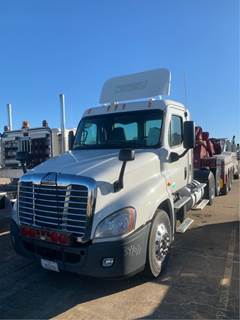 Freightliner Cascadia 125 Salvage Truck