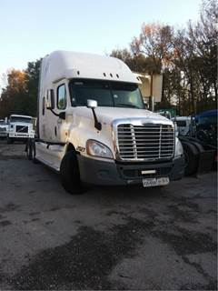 Freightliner Cascadia 125 Salvage Truck