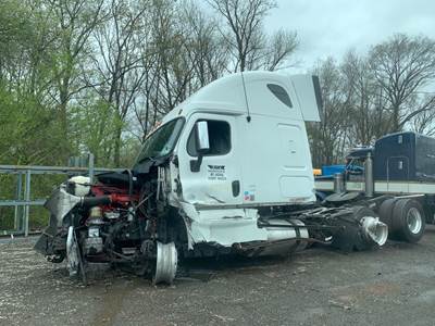 Freightliner Cascadia 125 Salvage Truck