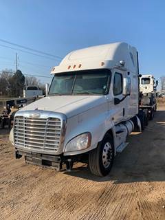 Freightliner Cascadia 125 Salvage Truck