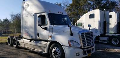 Freightliner Cascadia 125 Salvage Truck