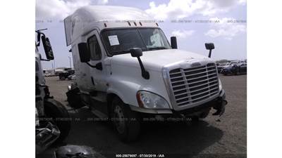 Freightliner Cascadia 125 Salvage Truck