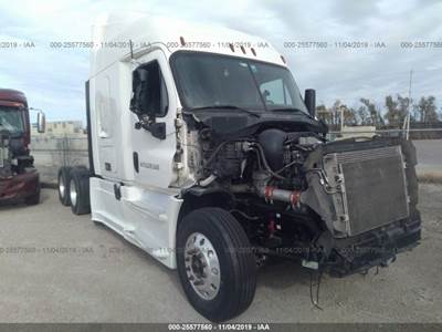 Freightliner Cascadia 125 Salvage Truck