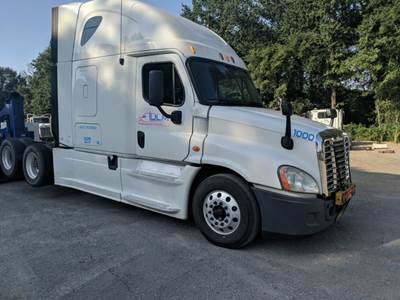 Freightliner Cascadia 125 Salvage Truck
