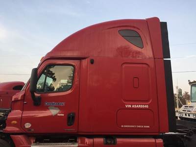 Freightliner Cascadia 125 Salvage Truck