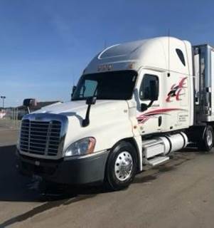 Freightliner Cascadia 125 Salvage Truck