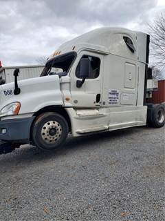 Freightliner Cascadia 125 Salvage Truck