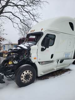 Freightliner Cascadia 125 Salvage Truck