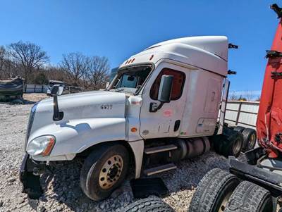Freightliner Cascadia 125 Salvage Truck