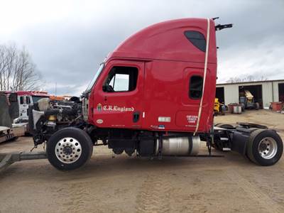 Freightliner Cascadia 125 Salvage Truck